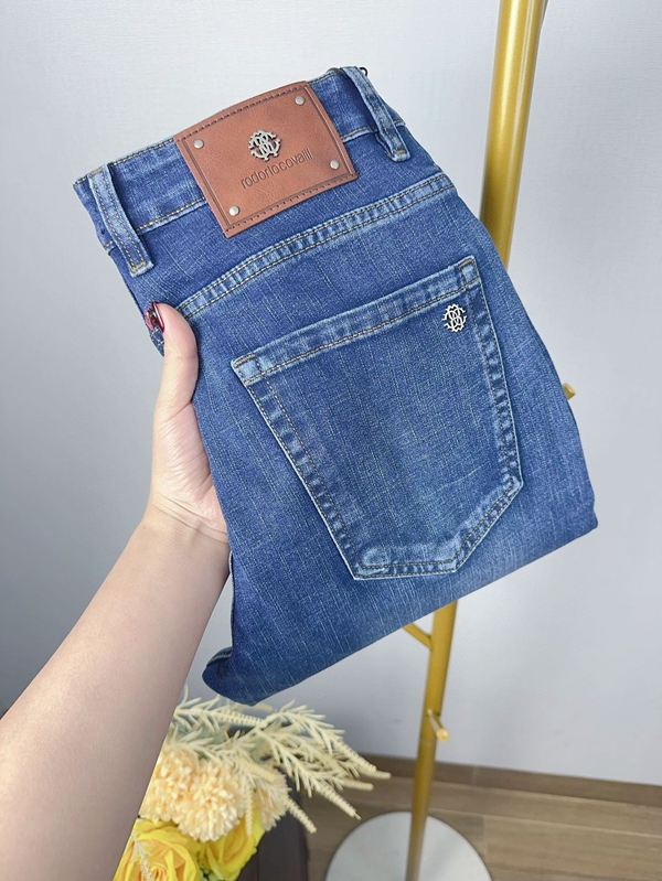 ブランドジーンズ正面デザイン